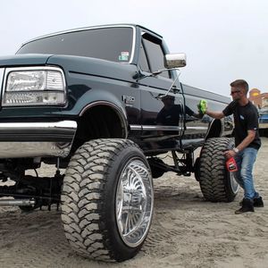 Meet your Posher, Dustin